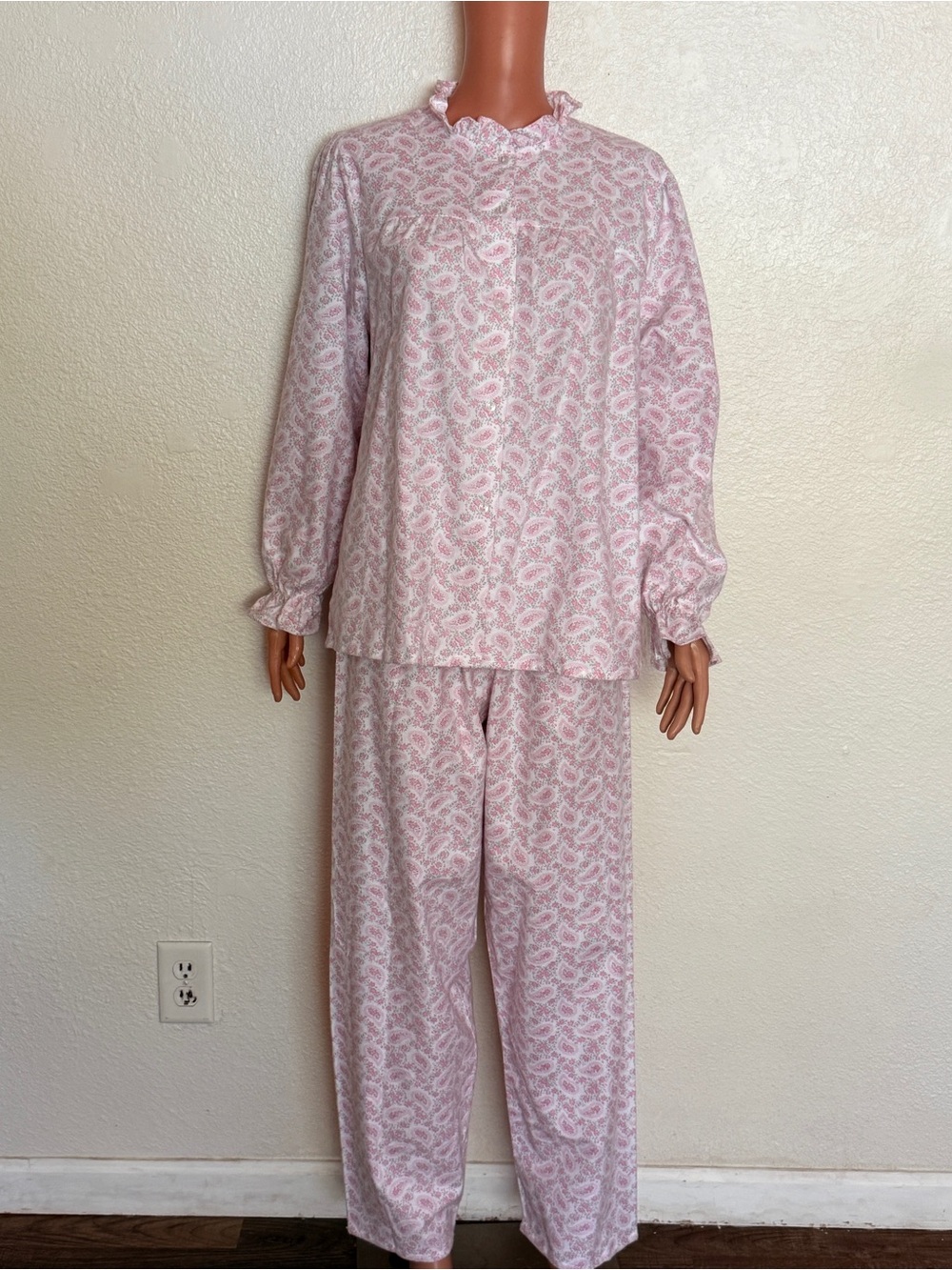 Vtg Carriage Court 100% Cotton Flannel Pink Floral Pajama Set